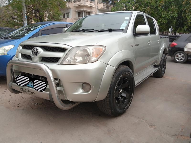 Toyota Hilux • 2013 • 98,000 km 3