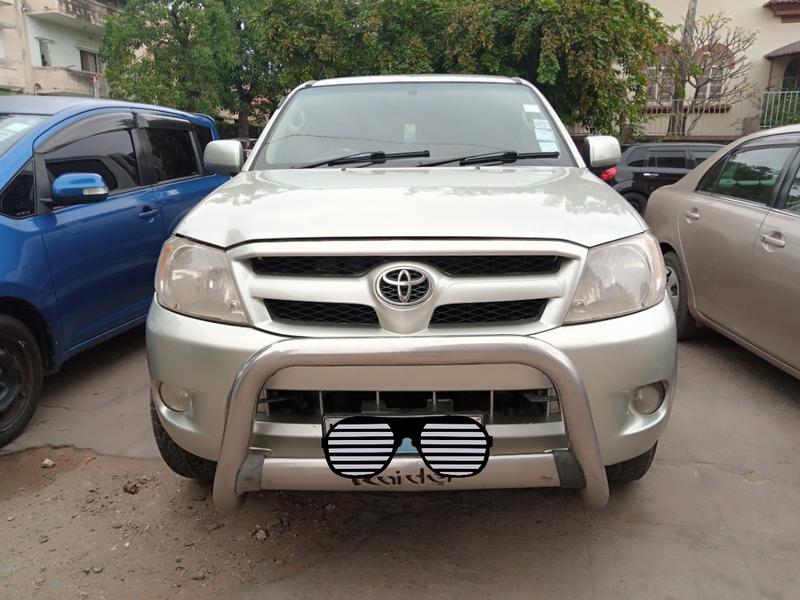 Toyota Hilux • 2013 • 98,000 km 1