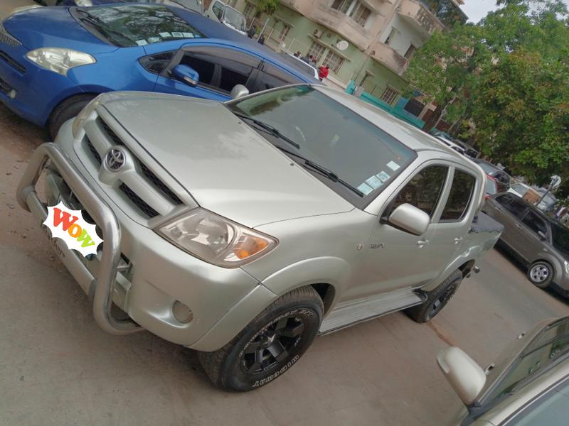 Toyota Hilux • 2013 • 98,000 km 4