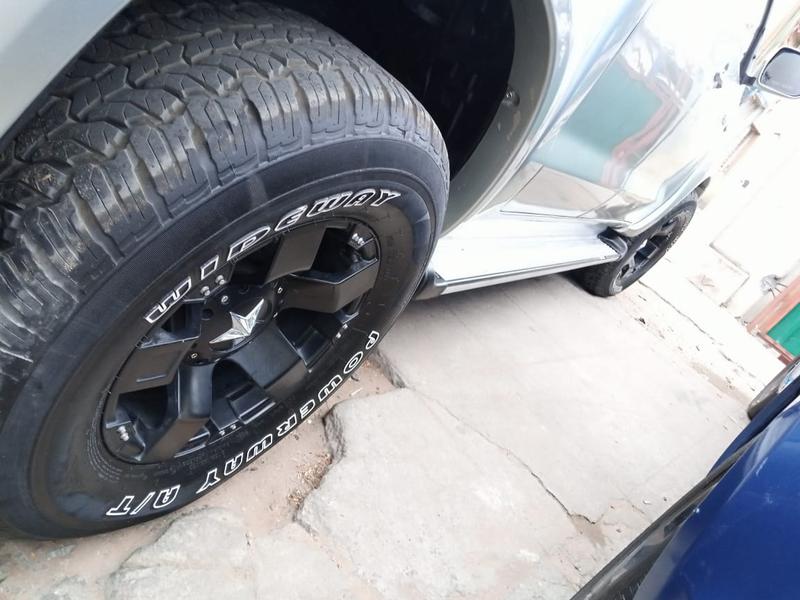 Toyota Hilux • 2013 • 98,000 km 5