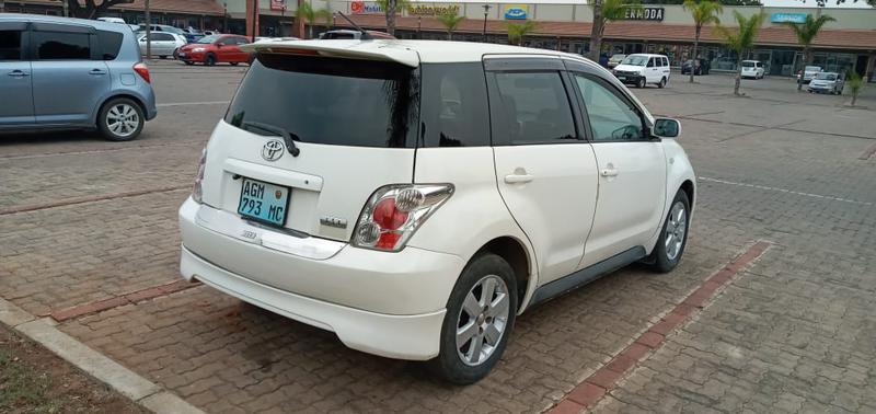 Toyota  • 2006 • 98,000 km 5