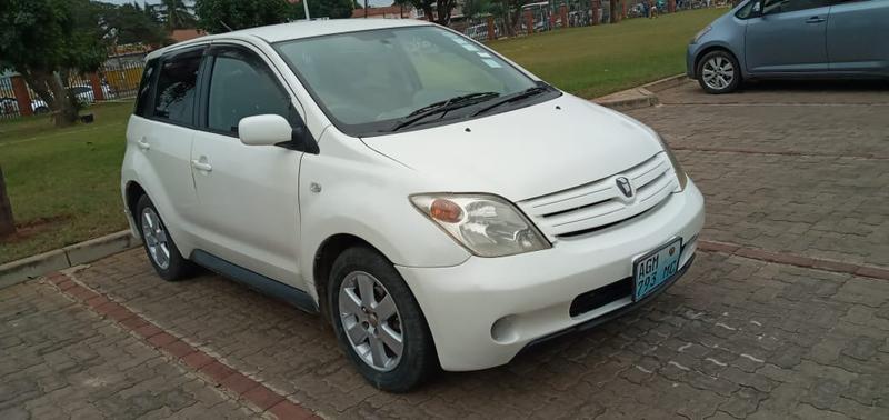 Toyota  • 2006 • 98,000 km 3