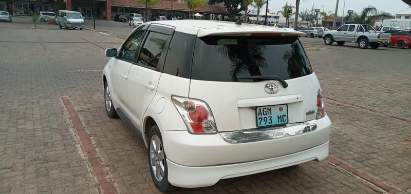 Toyota  • 2006 • 98,000 km 4