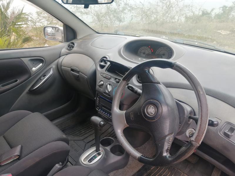Toyota Vitz • 2001 • 98,000 km 5