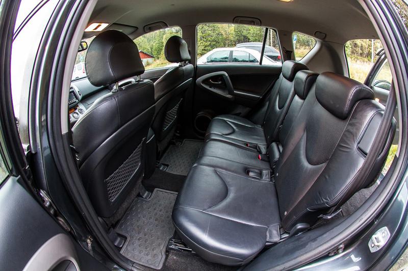 Toyota RAV4 • 2006 • 144,800 km 2