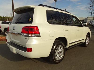 Toyota Land Cruiser • 2017 • 4,000 km