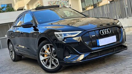 Audi e-tron • 2020 • 80,400 km