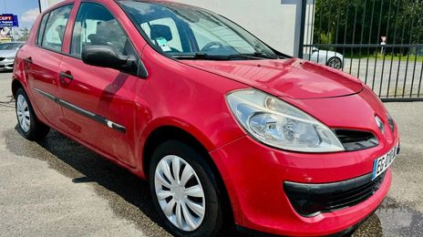 Renault Clio • 2006 • 228,317 km