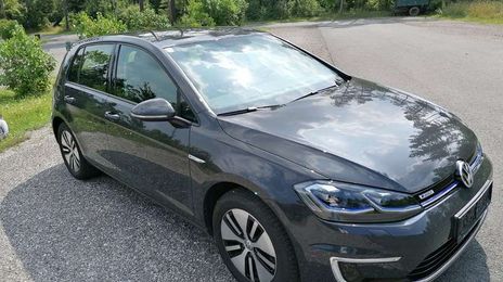 Volkswagen e-Golf • 2018 • 105,500 km