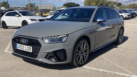 Audi A4 • 2020 • 105,628 km