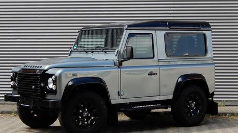 Land Rover Defender • 2015 • 60,386 km