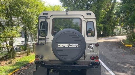 Land Rover Defender • 2010 • 90,355 km