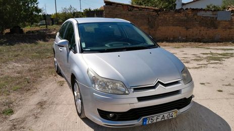 Citroën C4 • 2008 • 250,000 km