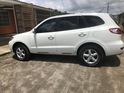 Hyundai Santa Fe • 2009 • 172,000 km