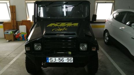 Land Rover LR2 • 1989 • 235,000 km