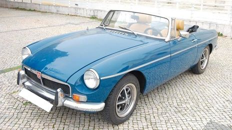 Mahindra Alturas G4 • 1973 • 210,000 km