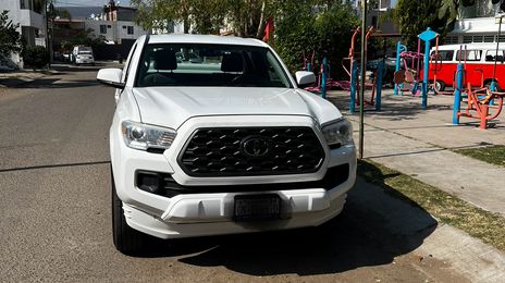 Toyota Tacoma • 2017 • 155,000 km