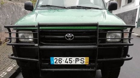 Toyota Hilux • 2000 • 300,000 km