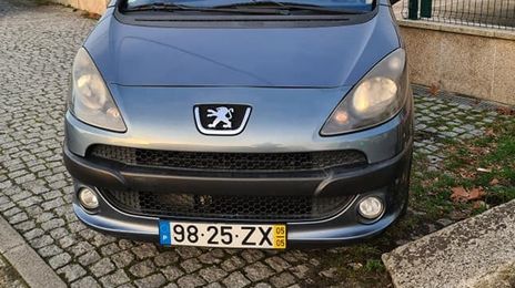 Peugeot 1007 • 2005 • 120,000 km