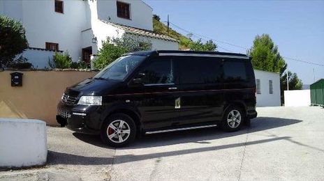 Volkswagen T5 • 2008 • 180,000 km