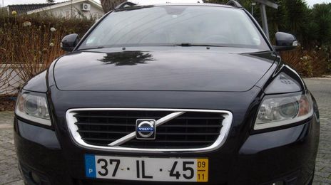 Volvo V50 • 2009 • 200,000 km