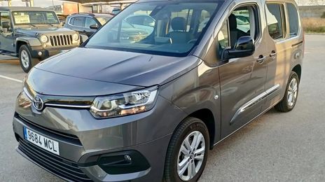 Toyota Prius • 2022 • 15,000 km