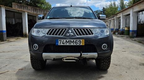 Mitsubishi L200 • 2011 • 180,000 km