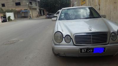 Mercedes-Benz 200 E • 1998 • 300,000 km