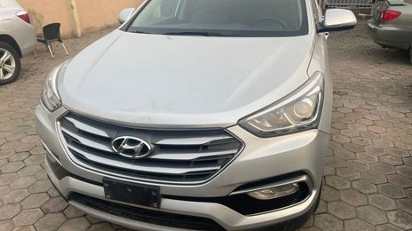 Hyundai Santa Fe • 2016 • 50,000 km