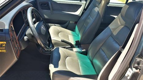 Saab 900 • 1997 • 275,630 km