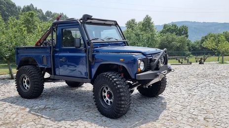 Land Rover Defender • 2001 • 80,000 km