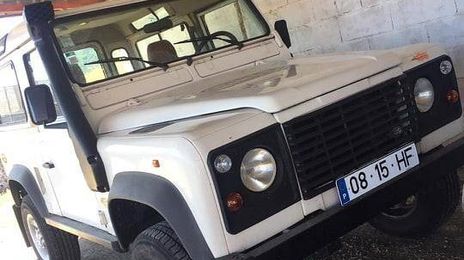 Land Rover Defender • 1996 • 250,000 km