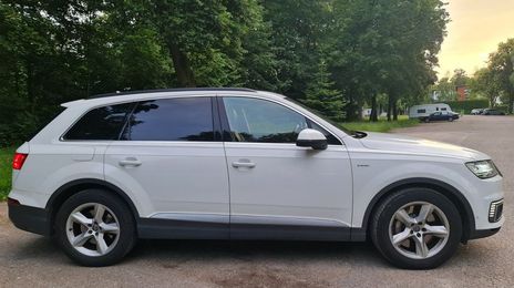 Audi Q7 • 2017 • 133,000 km