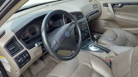 Volvo S60 • 2004 • 320,000 km