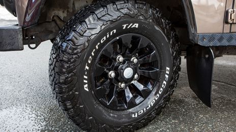 Land Rover Defender • 2011 • 142,000 km