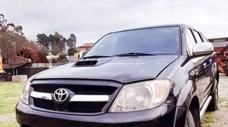 Toyota Hilux • 2007 • 250,000 km