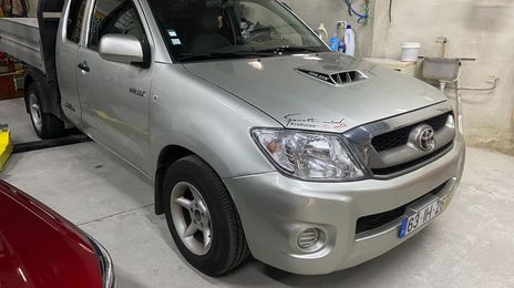 Toyota Hilux • 2009 • 177,000 km