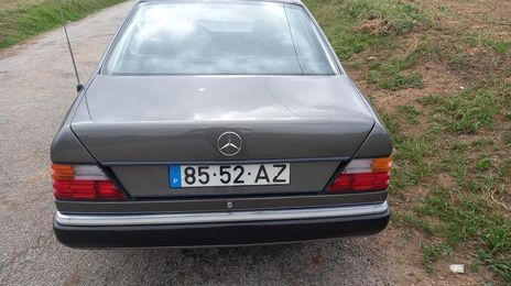Mercedes-Benz 200 - 300 • 1992 • 208,000 km