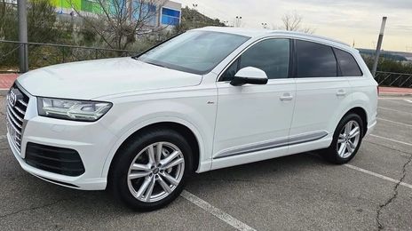 Audi Q7 • 2016 • 64,900 km