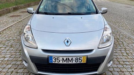 Renault Clio • 2011 • 199,999 km