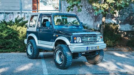 Suzuki Samurai • 1999 • 99,000 km
