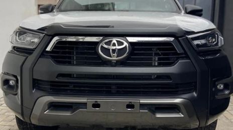 Toyota Hilux • 2019 • 32 km