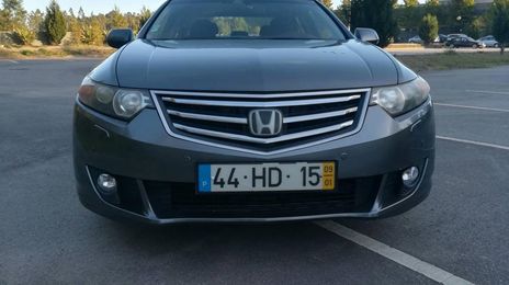 Honda Accord • 2009 • 200,000 km