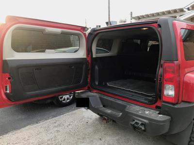 Hummer H3 • 2007 • 120,000 km