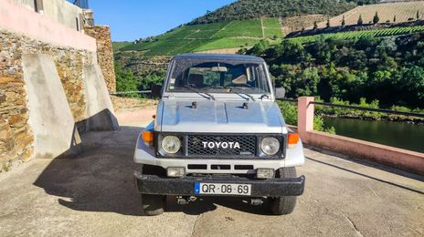 Toyota Land Cruiser • 1988 • 215,000 km