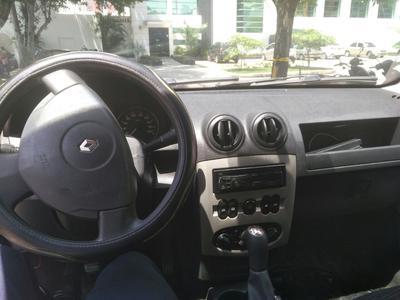 Renault Sandero • 2011 • 142,000 km