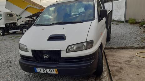 Hummer H1 • 1999 • 90,000 km