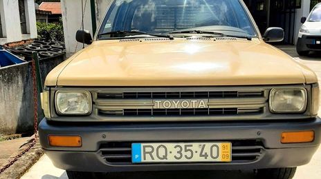 Toyota Hilux • 1991 • 200,000 km