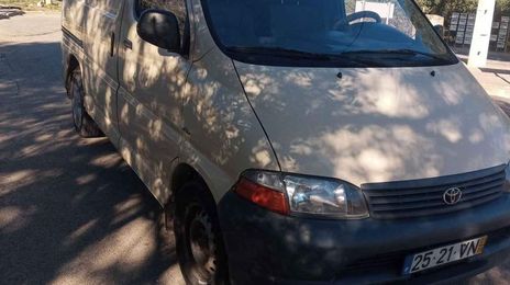 Toyota Hiace Van • 2003 • 123,000 km