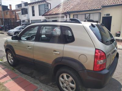 Hyundai Tucson • 2006 • 156,000 km